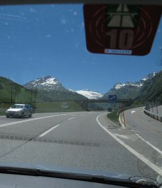 Vignet i bilruden i Schweiz