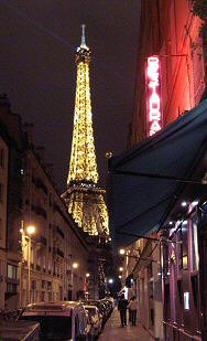 Eiffeltårnet set fra Au Bon Accueil